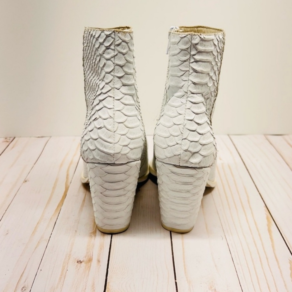 Jeffrey Campbell Pure White Flynn Snakeskin Cowboy Boots👢 🤠  Size 9 - Picture 9 of 11